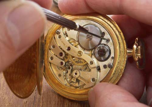 lau dầu đồng hồ Tissot