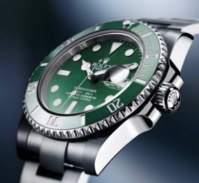 lau dầu đồng hồ Rolex