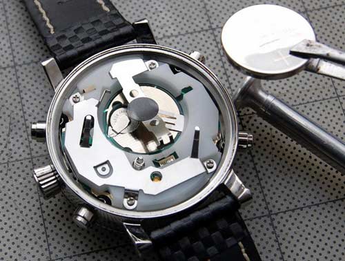 thay pin đồng hồ omega